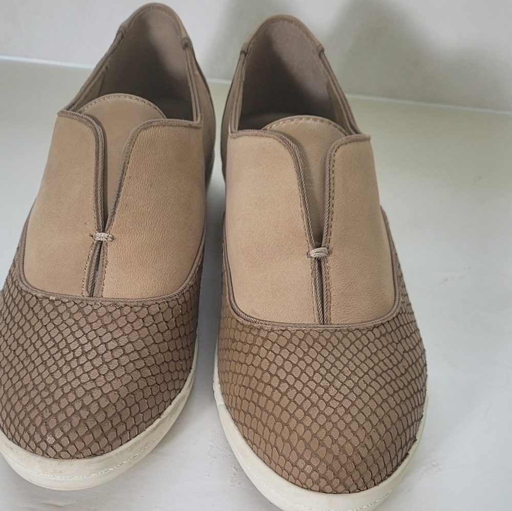 Tahari Shoes Womens 6M Ashlynne Slip On Brown Faux Leather Round Toe Comfort